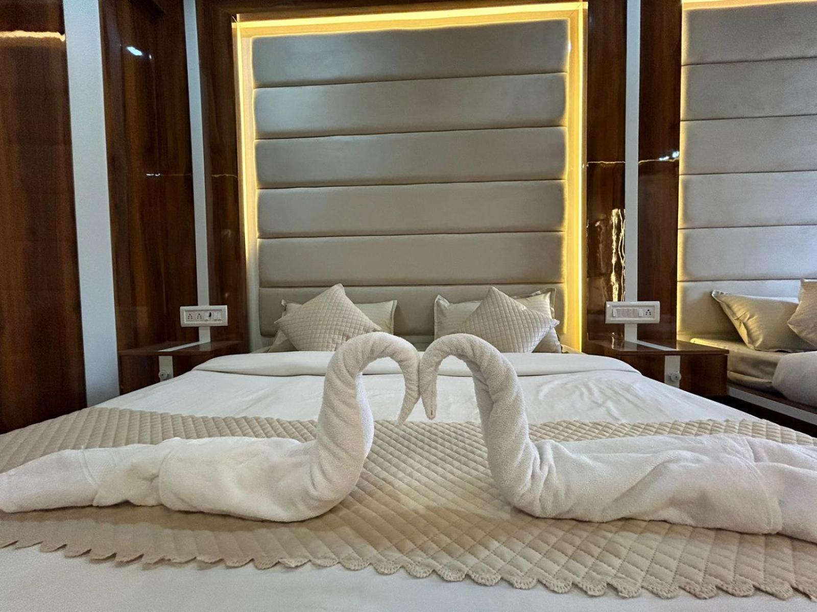 Hotel Dev Ganga Rishikesh Ngoại thất bức ảnh
