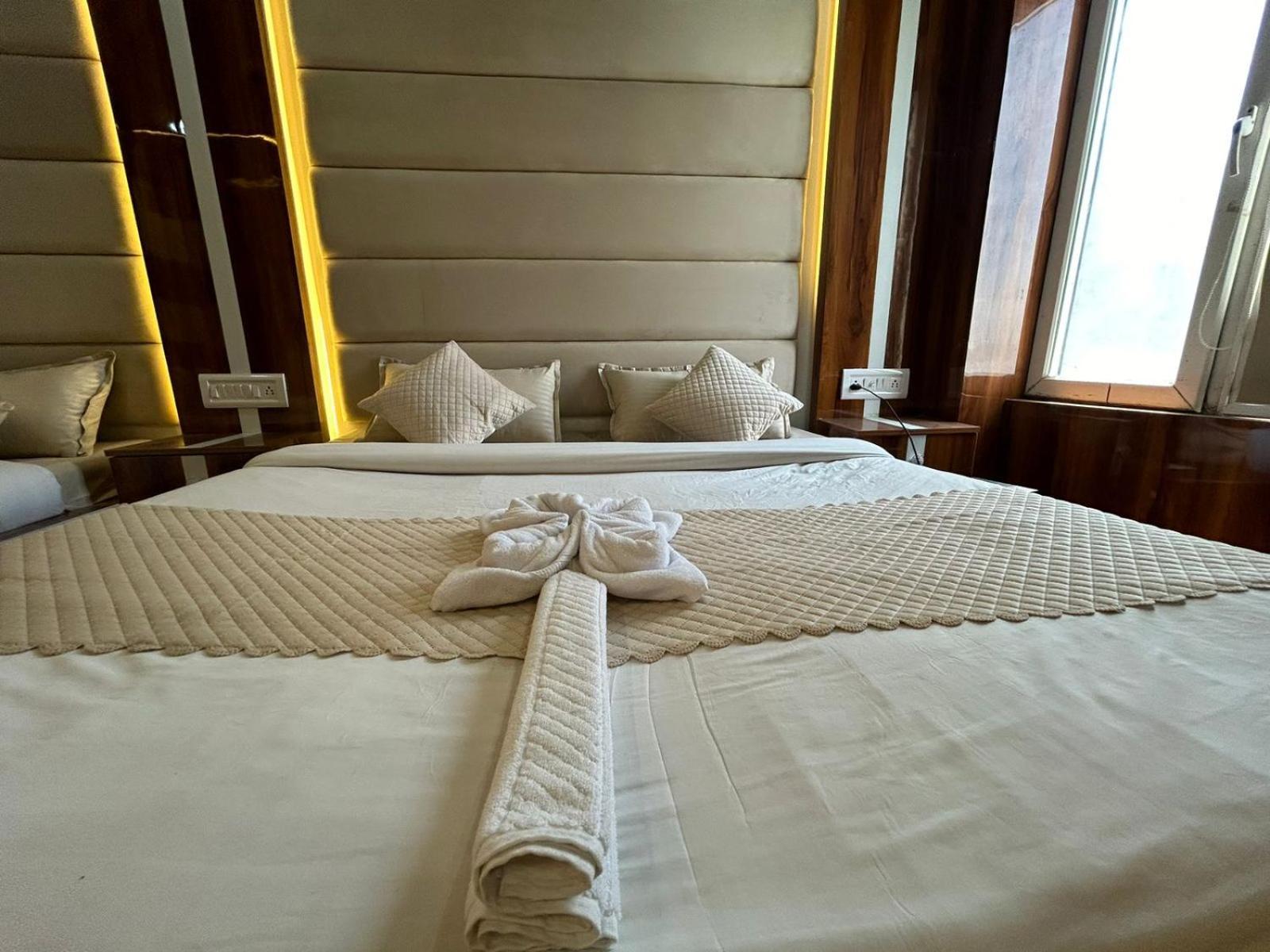 Hotel Dev Ganga Rishikesh Ngoại thất bức ảnh